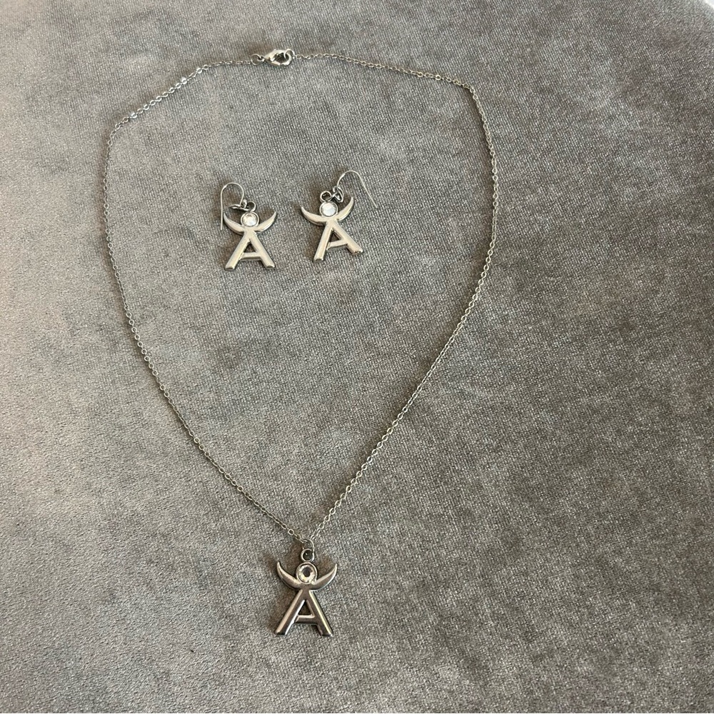Isagenix silver tone crystal rhinestone earring necklace set